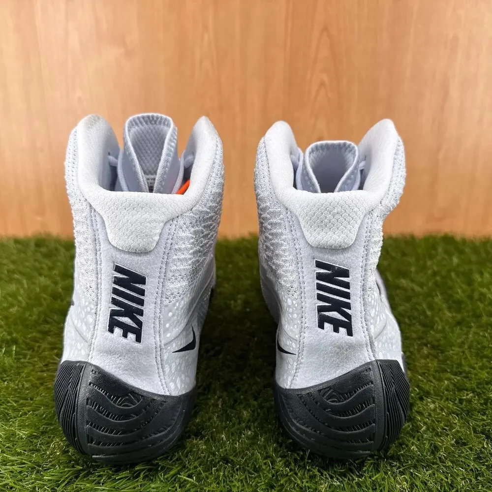 Nike tawa se